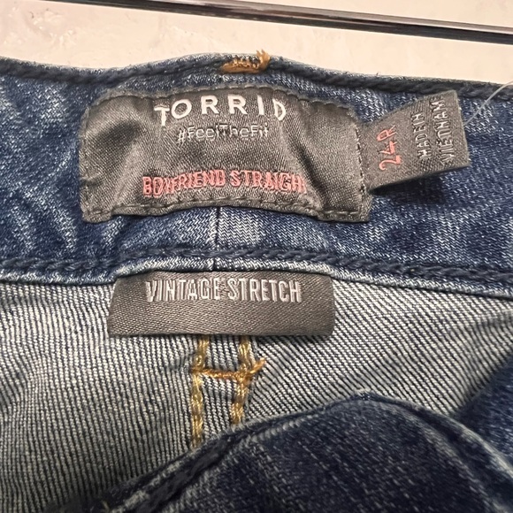 Torrid Boyfriend Jeans BNWT Size 24R - Picture 4 of 7